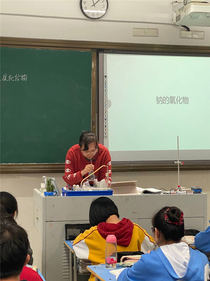 指引新課程新教材實施之路  構建教師專業(yè)成長三重境界(圖8)
