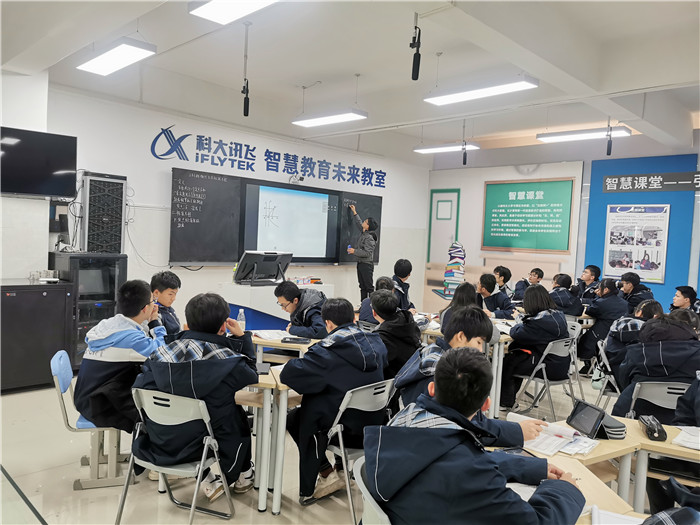 高二級(jí)部：同課異構(gòu)締結(jié)友誼、教研興校開拓天地(圖2)