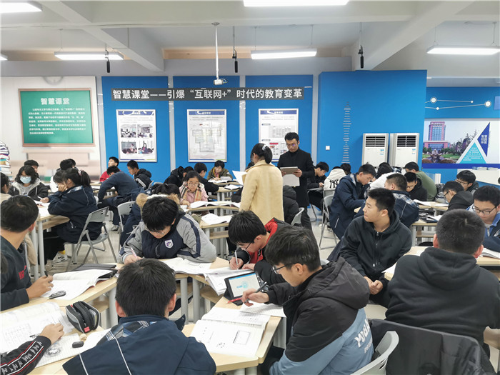 高二級(jí)部：同課異構(gòu)締結(jié)友誼、教研興校開拓天地(圖3)