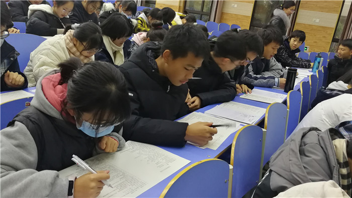 高一級部預(yù)防艾滋病專題講座(圖3)
