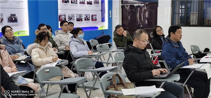 教科研處：合肥七中舉行新課程新教材實(shí)施地理專(zhuān)家報(bào)告會(huì)(圖1)