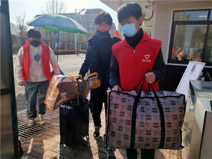 團(tuán)委:離校步履總匆忙，志愿服務(wù)暖心房(圖3)