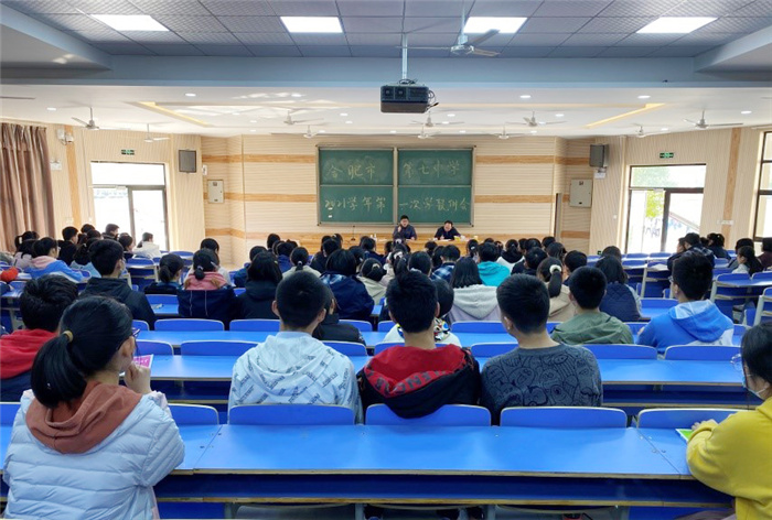高一級(jí)部：強(qiáng)化課代表管理作用，形成兩語趕學(xué)趕超氛圍(圖4)