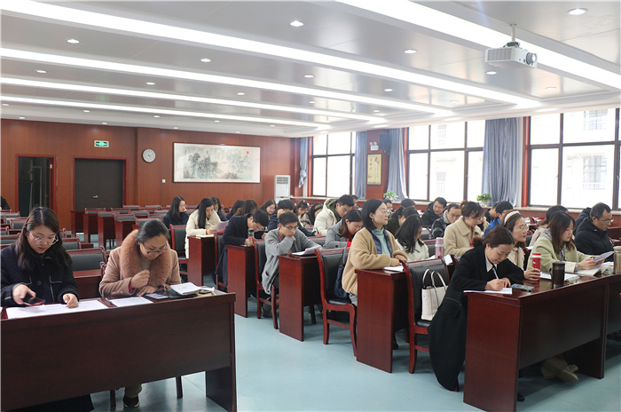 辦公室:嚴(yán)以治校見者遠(yuǎn) 多樣宣傳聞?wù)哒?圖6)