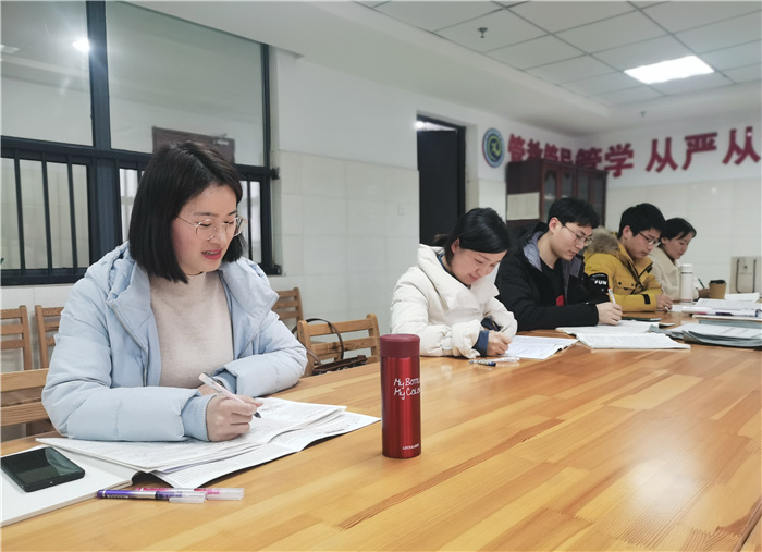 高三級部：聚焦理論學習  創(chuàng)新高考備考(圖2)