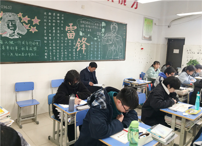 高二級部：推門聽課日日新，教研相長節(jié)節(jié)高(圖1)