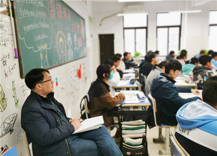 高二級部：推門聽課日日新，教研相長節(jié)節(jié)高(圖2)