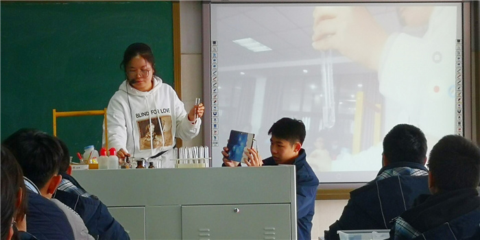 高二級(jí)部：兼聽增新知，互評(píng)促成長(圖3)
