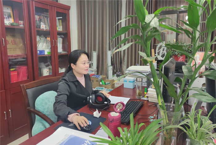 高二級部：你是否擔心孩子早戀？家長學校來支招！(圖1)