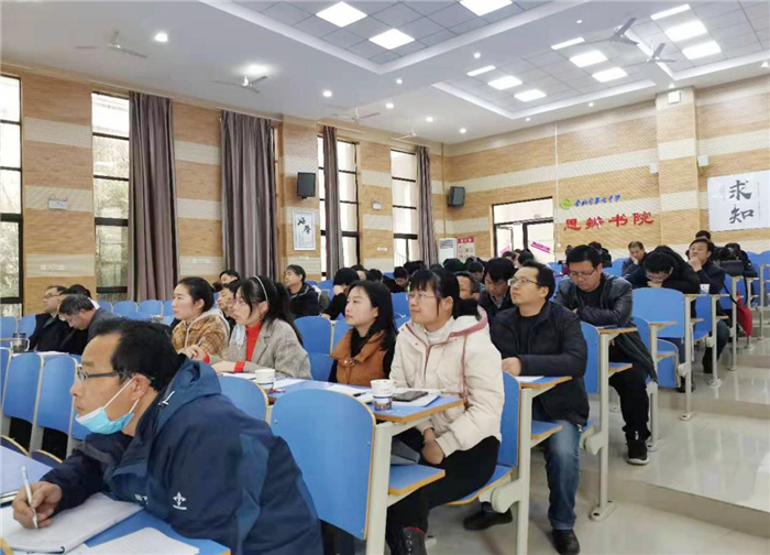 高一級(jí)部：推進(jìn)數(shù)學(xué)新課程開展，落實(shí)培訓(xùn)新教材實(shí)施(圖2)