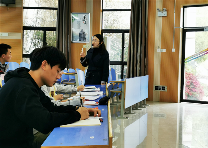 高三級(jí)部：同課異構(gòu)促交流 共放異彩促成長(zhǎng)(圖1)