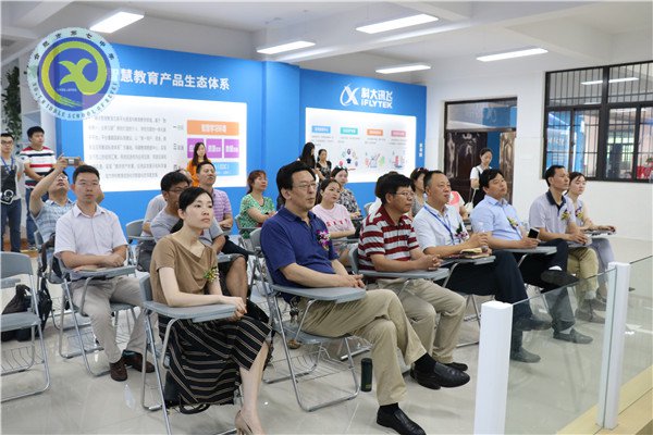 合肥七中與科大訊飛建立示范校合作，全國首個“智慧教育未來教室”落成(圖10)
