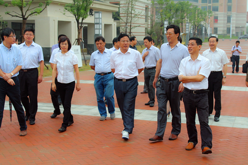 省委常委、市委書記吳存榮調(diào)研合肥七中新校(圖2)