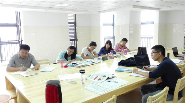 齊心協(xié)力開展校本培訓 助力青年教師專業(yè)成長(圖1)