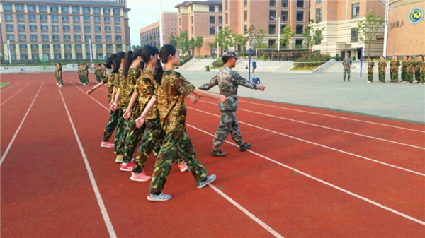 軍訓號角吹響 學子夢想起航(圖7)