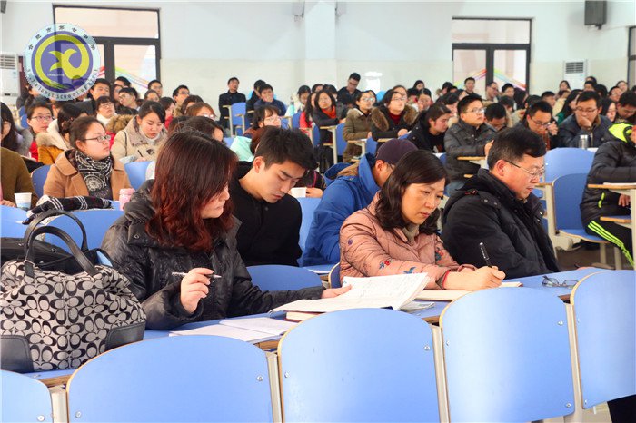 看新任教師風(fēng)采，觀解讀名畫(huà)課堂(圖3)