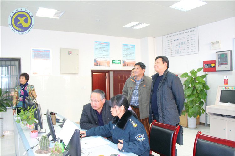 市局領導調研學校教育信息化建設(圖1)