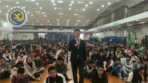 心理講座進校園 專業(yè)疏導為減壓(圖3)
