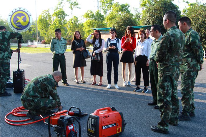  軍民魚水情，歡樂慶佳節(jié)(圖2)