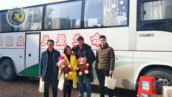 獻(xiàn)血車開進(jìn)校園，愛心溢滿人間(圖10)