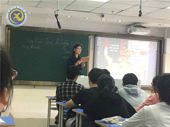 匯報課堂現(xiàn)曙光，青年教師鑄希望(圖1)