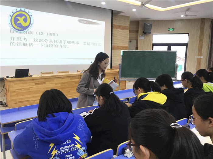 同課異構(gòu)共唱英雄悲歌 名師講座細(xì)談長課短教(圖5)