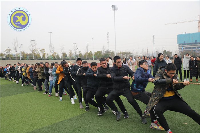 凝心聚力拔河賽，辭舊迎新戰(zhàn)高三(圖2)