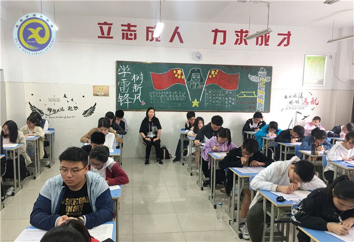 家長(zhǎng)監(jiān)考 共繪家校合作新篇章(圖3)