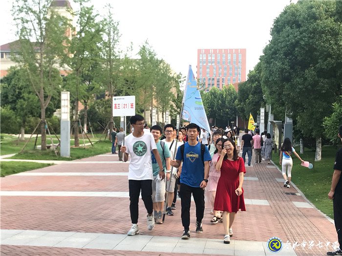 挺胸闊步，邁入新征途(圖1)