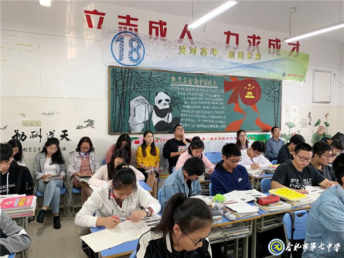 專家視導(dǎo)指方向，共同交流促提高(圖2)