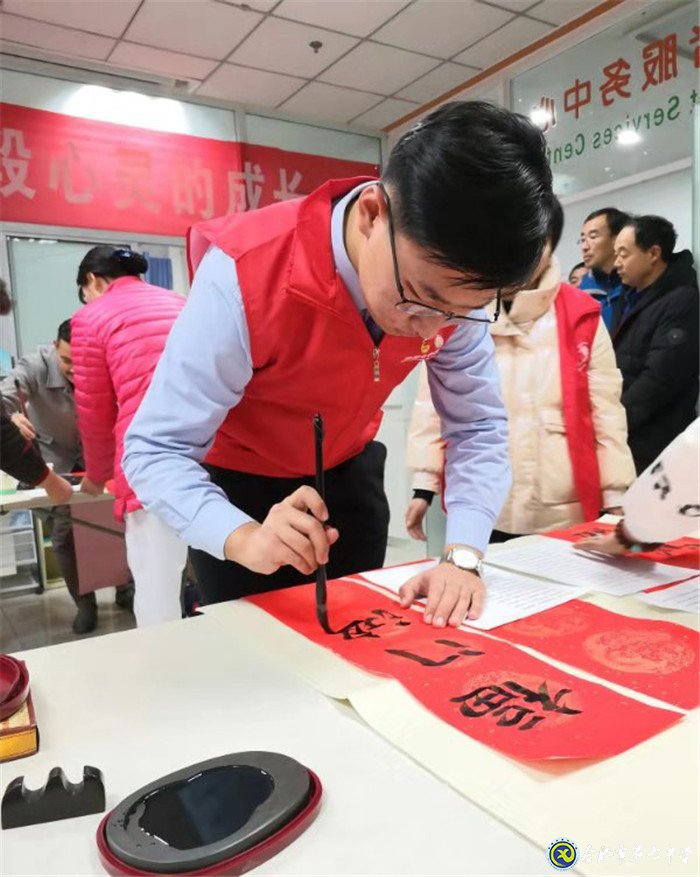 迎新春，賀新年，七中學(xué)子歡至科大附屬醫(yī)院寫春聯(lián)(圖2)
