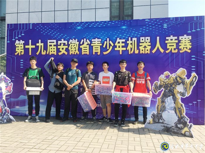 合肥日?qǐng)?bào)：科技與人文并舉 創(chuàng)新與特色共融 前進(jìn)中的合肥市第七中學(xué)奮勇?tīng)?zhēng)先(圖1)