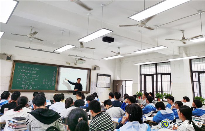 高二生物組骨干教師齊發(fā)力、引風(fēng)采、促成長(圖2)