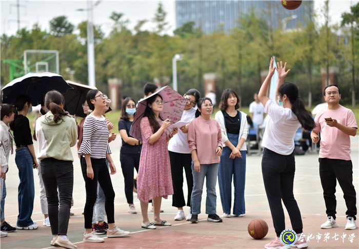 健身與運動同樂  學(xué)生與教師共歡(圖1)