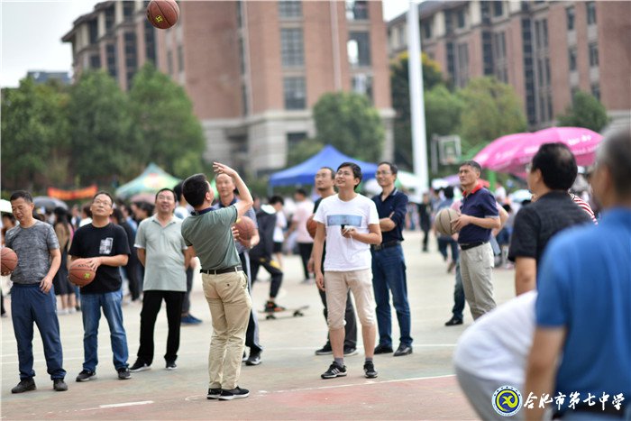健身與運動同樂  學(xué)生與教師共歡(圖2)