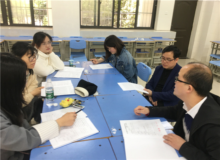 高三8班學(xué)情分析會.jpg