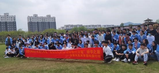 “莫倚高枝縱繁白，也須回首顧螳螂。”(圖2)