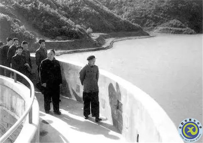 1958年4月，朱德視察佛子嶺水庫連拱壩.jpg
