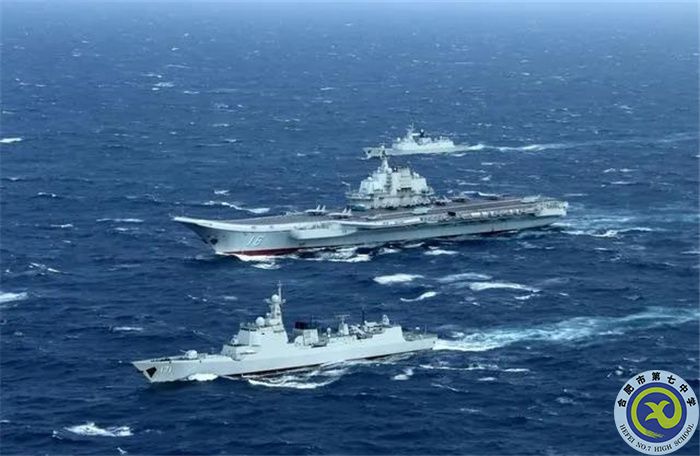 △2016年12月16日，中國(guó)海軍航母編隊(duì)在海上航行。.jpg