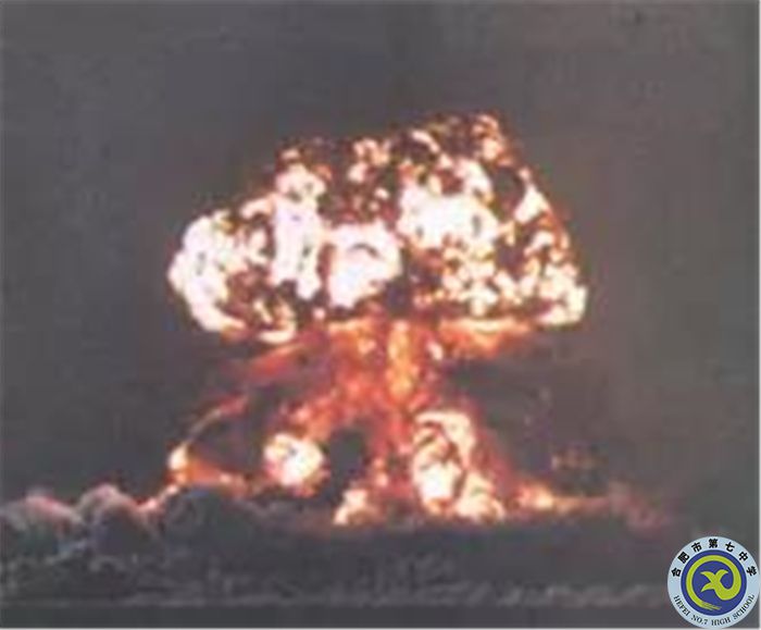 △1964年10月16日，中國第一顆原子彈爆炸成功。.jpg