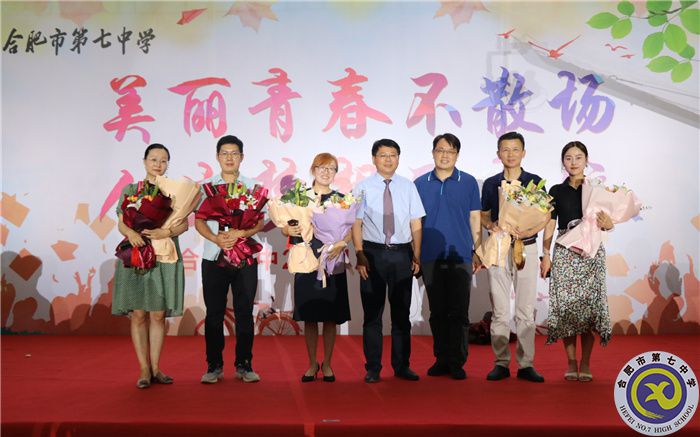 鄧校、劉校與高三團隊合影.jpg