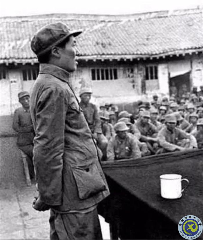 △1938年5月，毛澤東在抗日軍政大學作《論持久戰(zhàn)》報告.jpg
