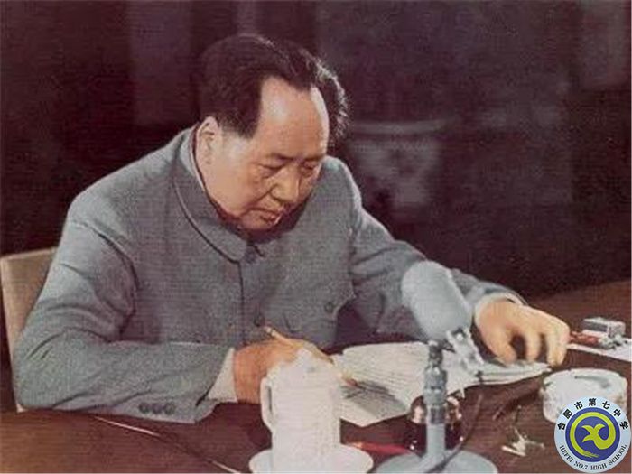 △毛澤東主持起草新中國(guó)第一部憲法.jpg