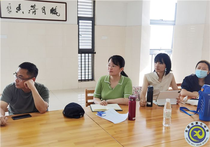 3政治組教師認(rèn)真聽講座.jpg