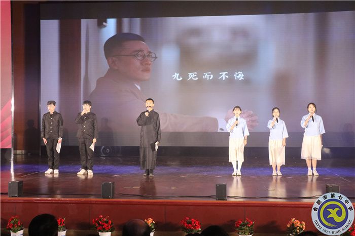 10、配樂(lè)詩(shī)朗誦《青春》.jpg