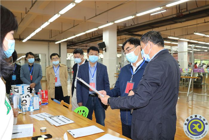 合肥市副市長(zhǎng)朱勝利視察合肥七中體育中考工作(圖3)