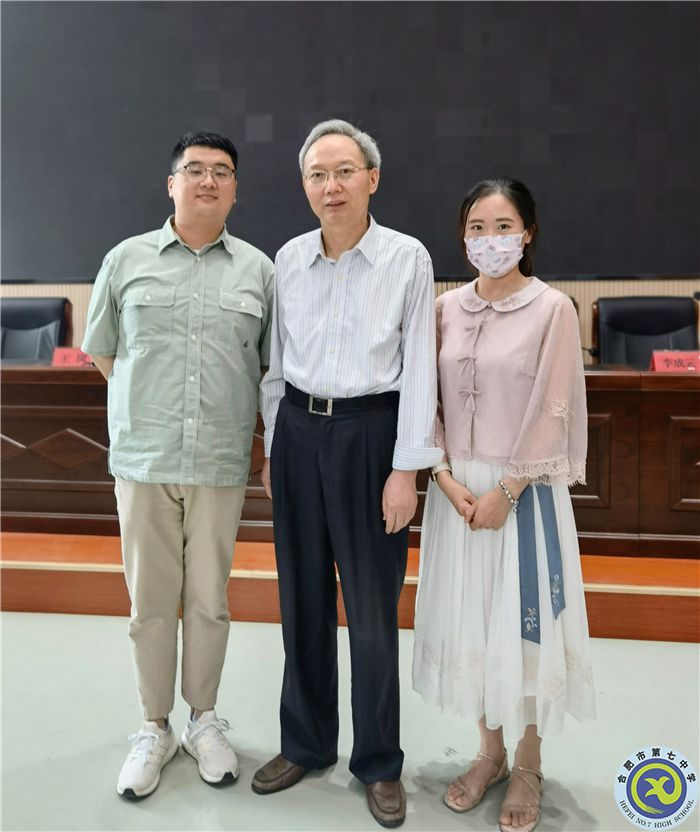 生物王辰一、楊子菡老師面向全市做成果分享2.jpg