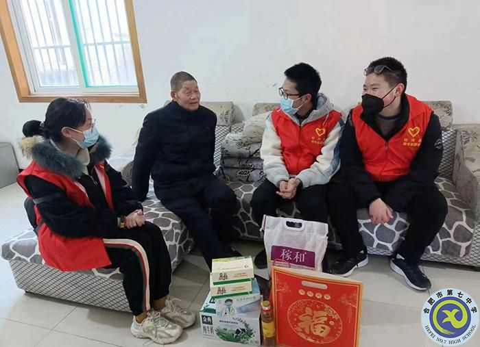 中國(guó)網(wǎng)、中安教育網(wǎng)：迎新春 送溫暖 合肥七中學(xué)子進(jìn)社區(qū)送關(guān)愛(ài)(圖1)