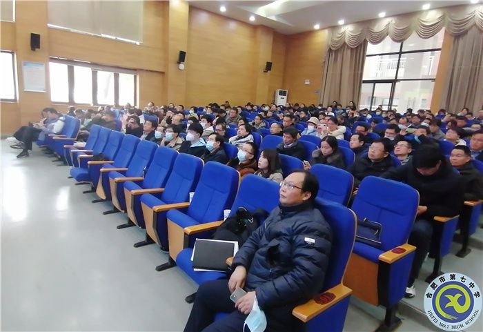 高三物理組全員認真聽取報告.jpg