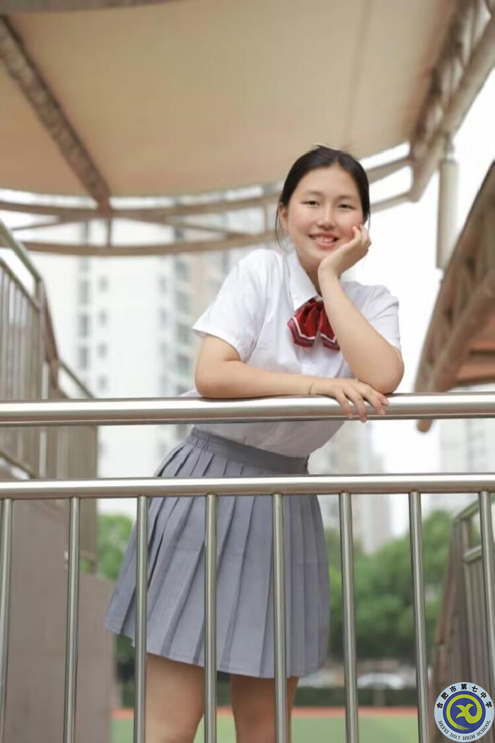 孫佳妮，四十八中望湖.png